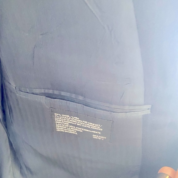 Navy blue like new pinstripe suit 42 long - Picture 5 of 7